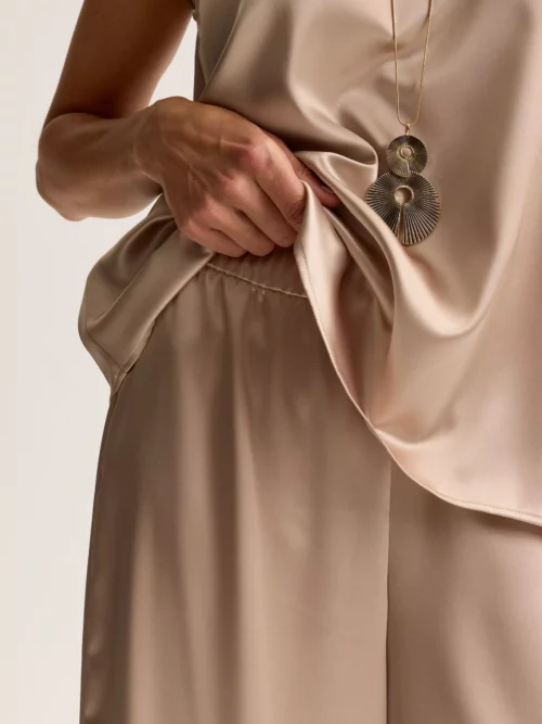 wijde broek in satijn 2